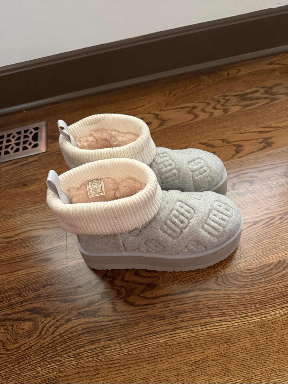 Ugg platform grey felt boots 9 - Picture 4 of 12